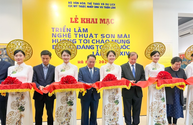 Giới thiệu 44 tác phẩm nghệ thuật sơn mài tại triển lãm chào mừng Đại hội Đảng toàn quốc lần thứ XIV - Ảnh 2. Giới thiệu 44 tác phẩm nghệ thuật sơn mài tại triển lãm chào mừng Đại hội Đảng toàn quốc lần thứ XIV - Ảnh 2.