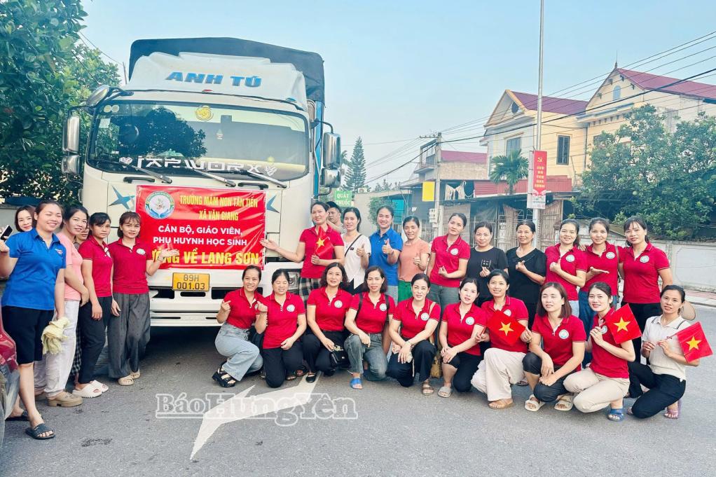 Chuyến xe cứu trợ của Trường Mầm non Tân Tiến hướng về đồng bào bị ảnh hưởng bởi bão lũ ở tỉnh Lạng Sơn.