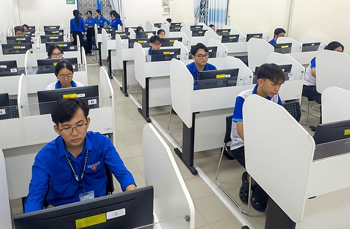 Bồi dưỡng lý luận chính trị cho sinh viên