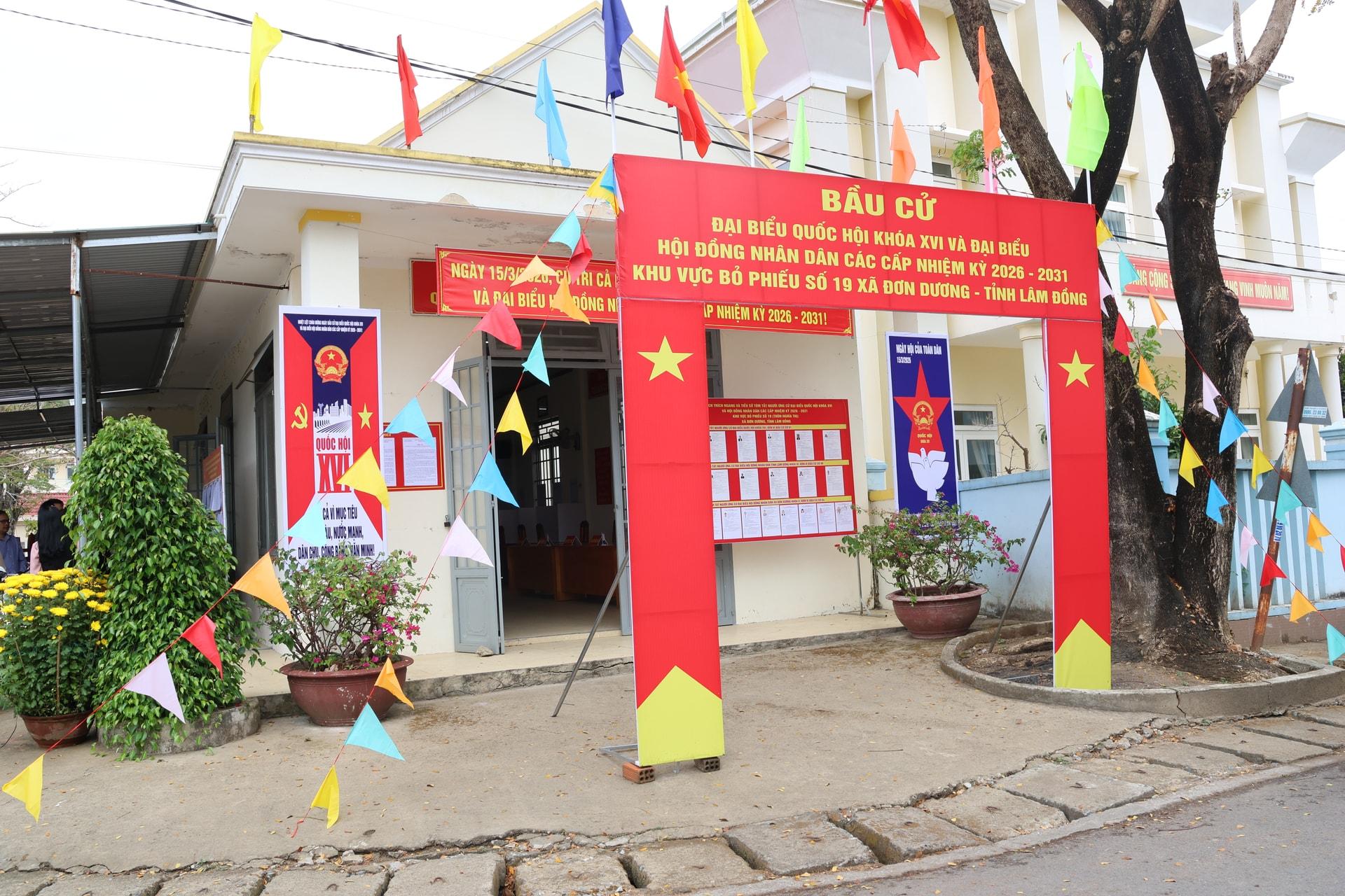 Khu vực bỏ phiếu số 19 xã Đơn Dương được đoàn ghi nhận, đánh giá cao về công tác chỉ đạo, chuẩn bị công phu, trách nhiệm cao