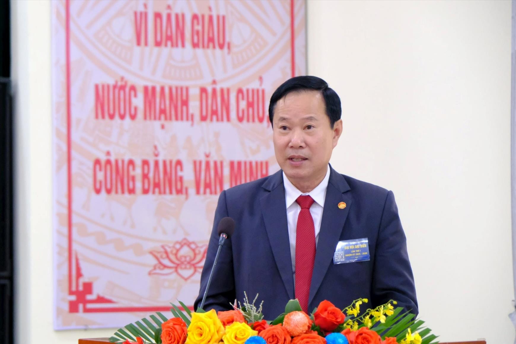 dong-chi-pham-trieu-pho-chu-tich-uy-ban-mttq-viet-nam-tinh-bieu-duong-nhung-ket-qua-cong-tac-mat-tran-va-thanh-tich-cua-can-bo-va-nhan-dan-xa-dam-rong-4(1).jpg