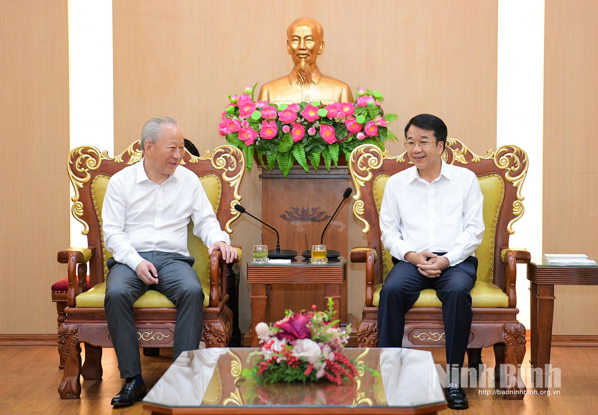 Đồng chí Nguyễn Thanh Bình, Phó Bí thư Tỉnh ủy, Chủ tịch UBND tỉnh tiếp lãnh đạo Tập đoàn Xây dựng Thái Bình Dương (Trung Quốc).