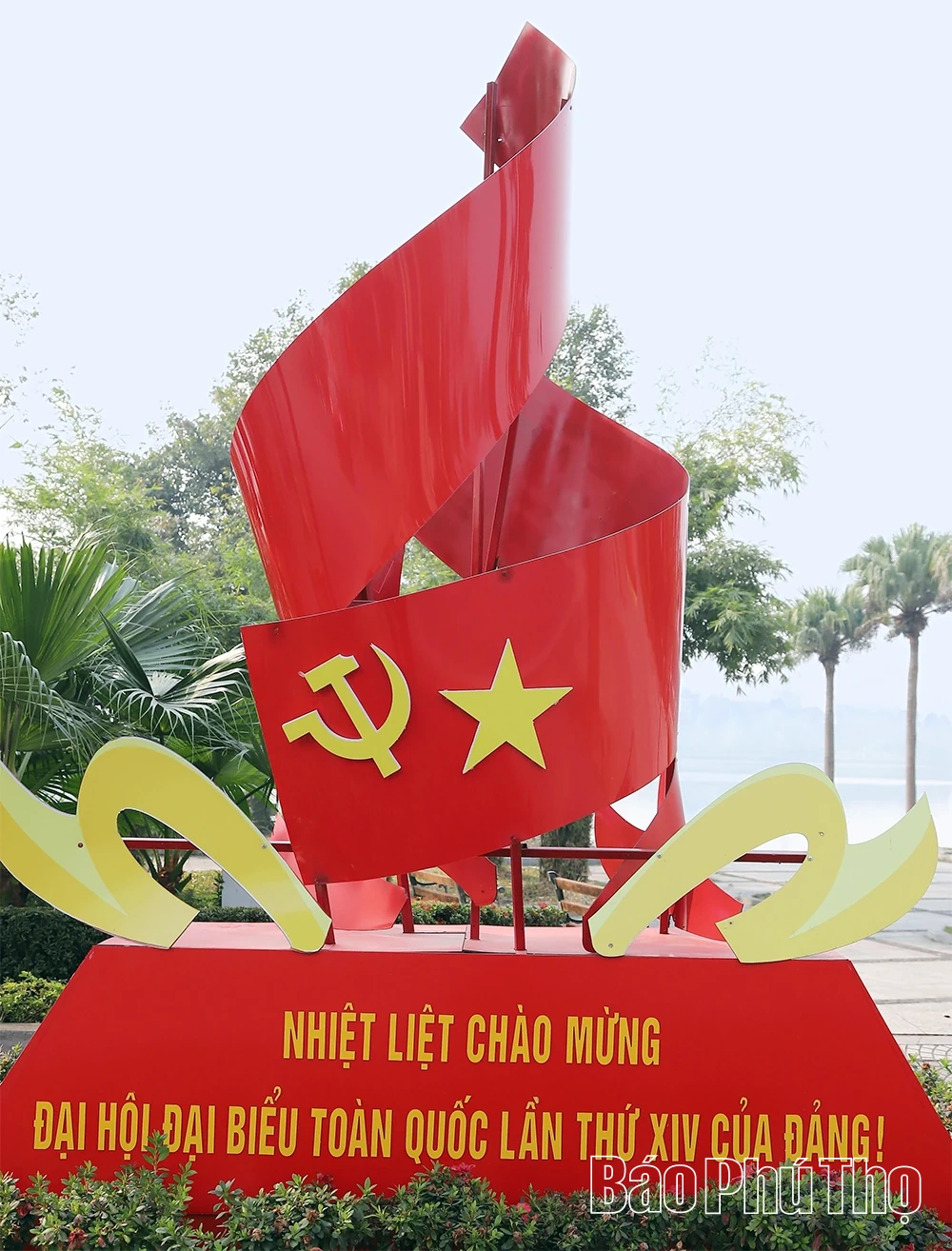 Rực rỡ cờ hoa ch&agrave;o mừng Đại hội đại biểu to&agrave;n quốc lần thứ XIV của Đảng