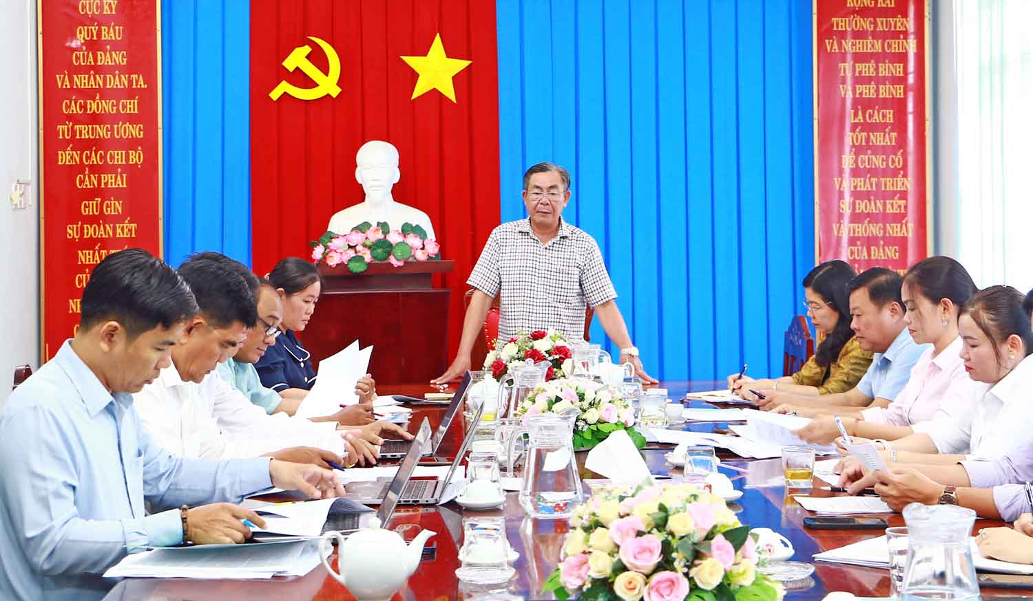 Ban Thường trực Ủy ban MTTQ Việt Nam tỉnh làm việc với Ủy ban MTTQ Việt Nam xã Càng Long về công tác chuẩn bị đại hội.