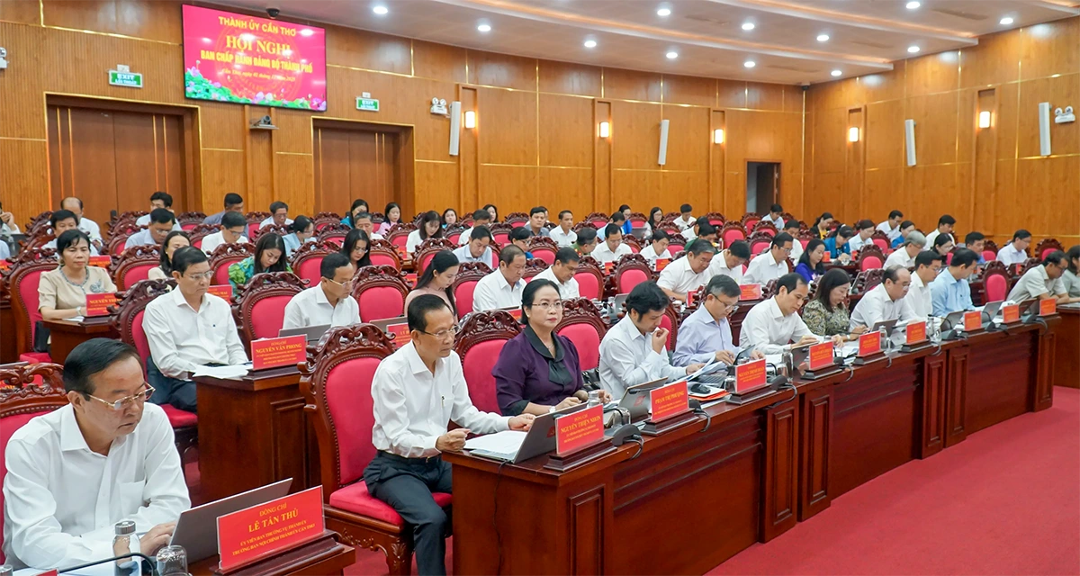 Kiên định mục tiêu phát triển nhanh nhưng bền vững, không vì tăng trưởng trước mắt mà đánh đổi lâu dài