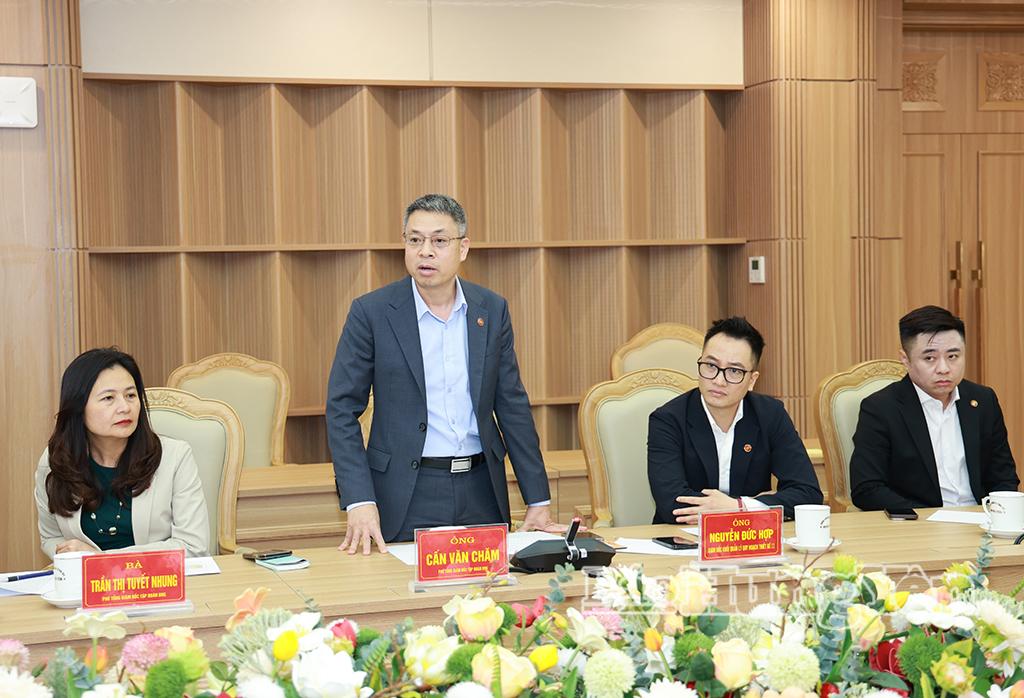 Các đại biểu thảo luận tại buổi làm việc.