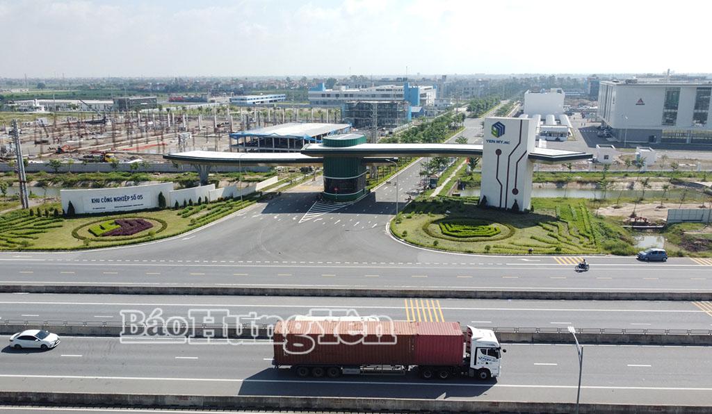 Hệ thống giao th&ocirc;ng kết nối thuận lợi v&agrave; hạ tầng hiện đại gi&uacute;p Khu c&ocirc;ng nghiệp Số 5 (x&atilde; Xu&acirc;n Tr&uacute;c) thu h&uacute;t được nhiều dự &aacute;n thứ cấp lớn đầu tư v&agrave;o hoạt động.
