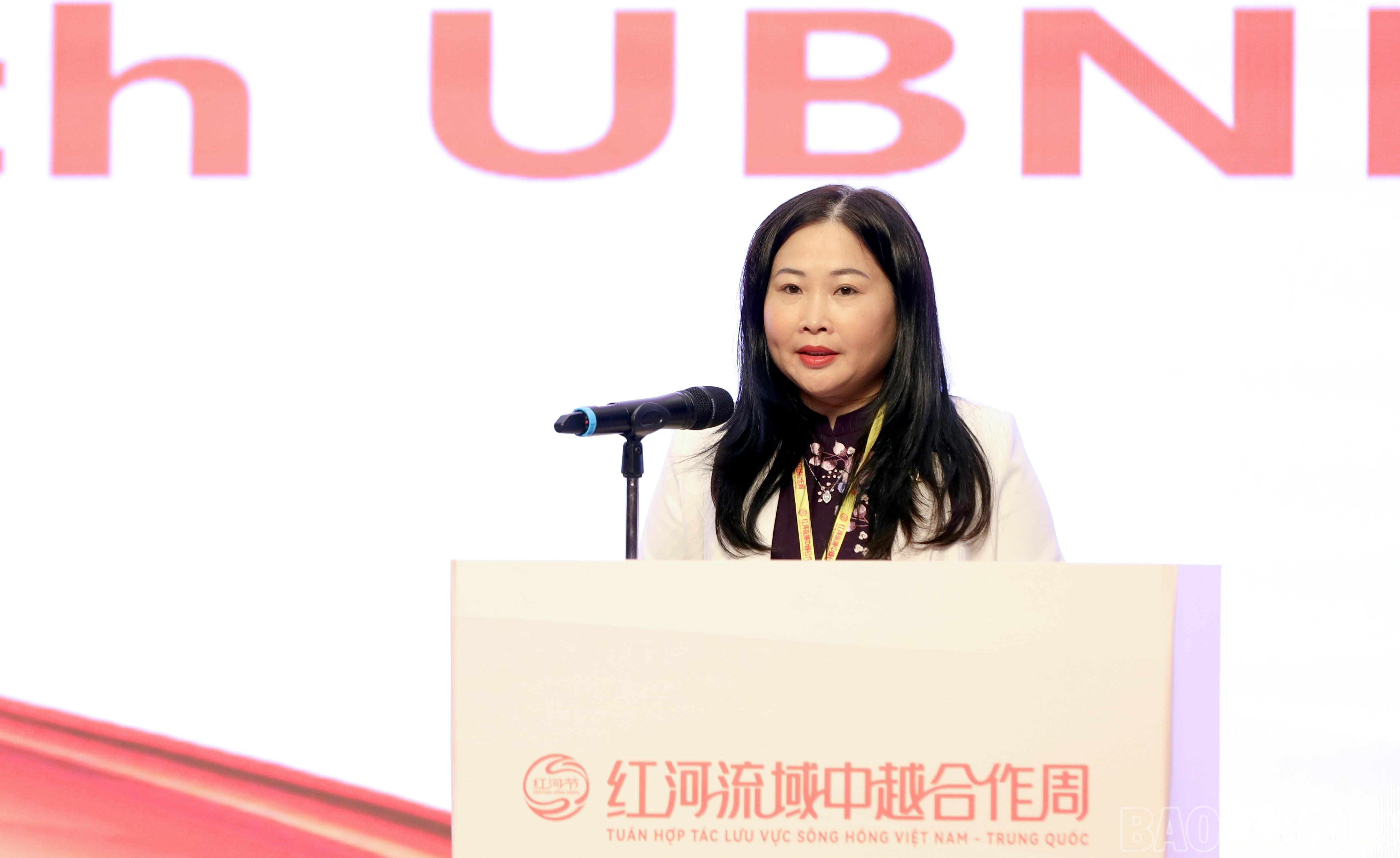 Phó Chủ tịch UBND tỉnh Vũ Thị Hiền Hạnh phát biểu tại buổi lễ. baolaocai-br_073a9044.jpg