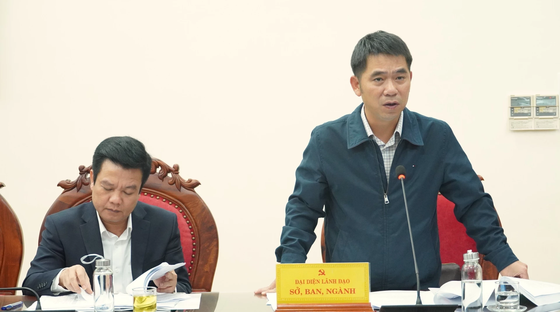 L&atilde;nh đạo Sở T&agrave;i ch&iacute;nh b&aacute;o c&aacute;o tại buổi l&agrave;m việc - Ảnh: QV