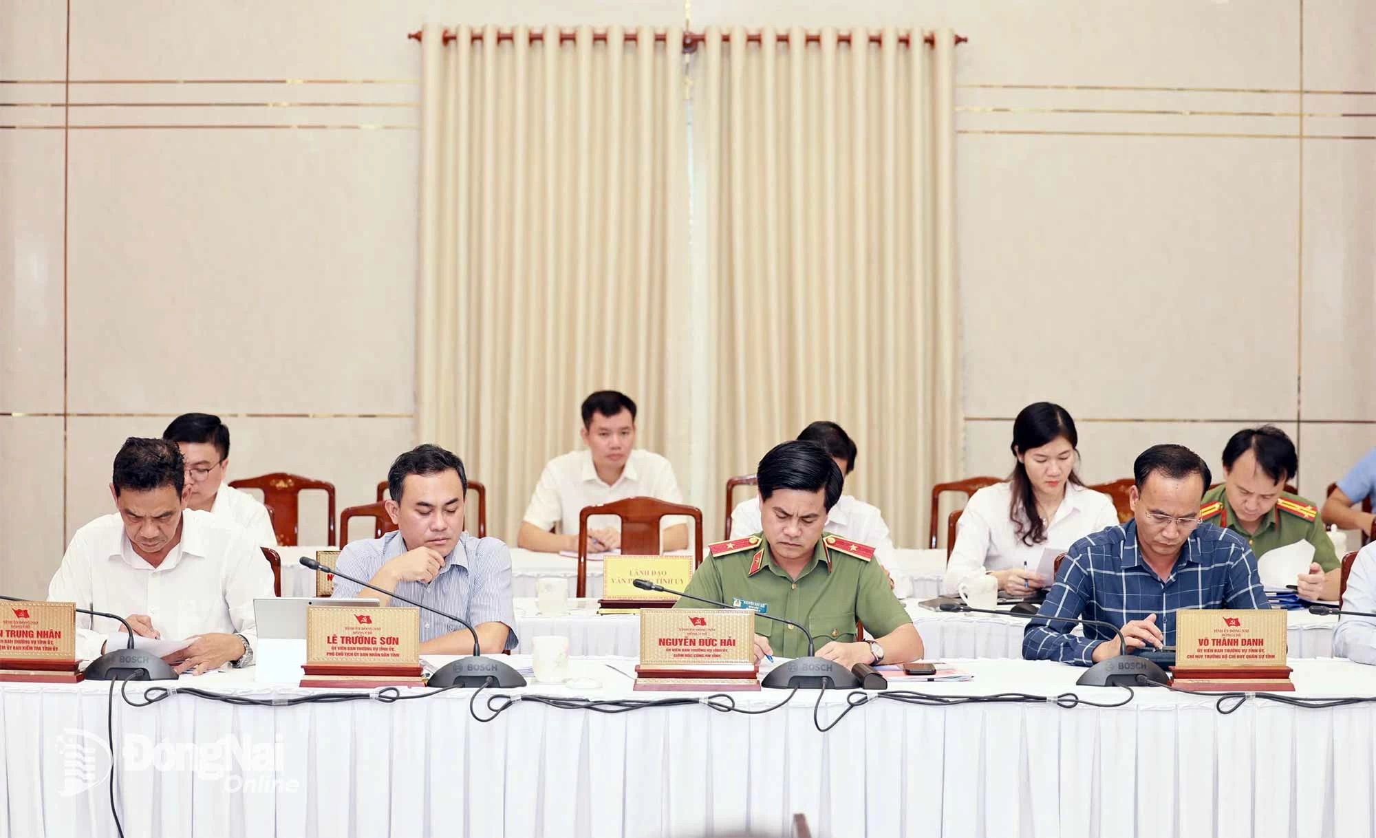 Các đồng chí Ủy viên Ban Thường vụ Tỉnh ủy Đồng Nai tham dự hội nghị