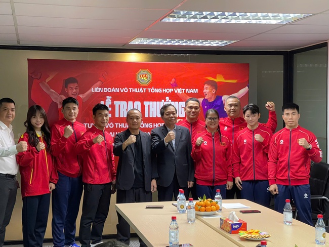 Liên đoàn Võ thuật tổng hợp Việt Nam vinh danh đội tuyển MMA đạt thành tích xuất sắc tại SEA Games 33 - Ảnh 2. Liên đoàn Võ thuật tổng hợp Việt Nam vinh danh đội tuyển MMA đạt thành tích xuất sắc tại SEA Games 33 - Ảnh 2.