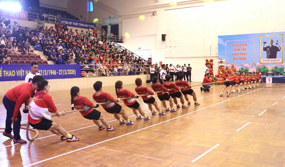 TP.HCM sơ kết 5 năm phong trào rèn luyện thân thể theo gương Bác Hồ - Ảnh 4. TP.HCM sơ kết 5 năm phong trào rèn luyện thân thể theo gương Bác Hồ - Ảnh 4.