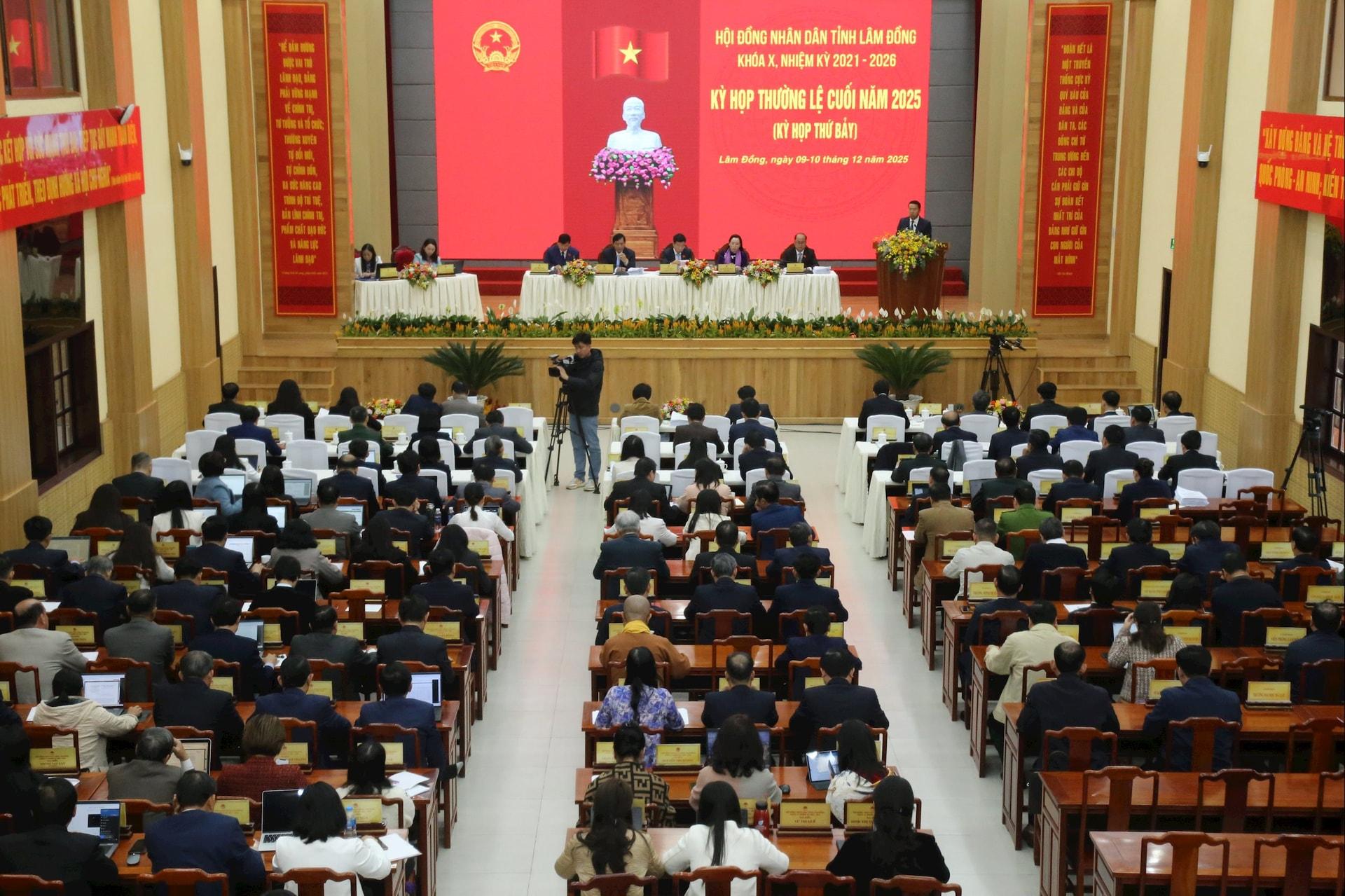 Quang cảnh kỳ họp