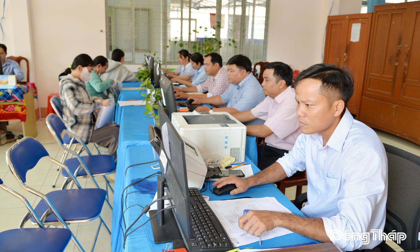 Giải quyết thủ tục hành chính tại Bộ phận tiếp nhận và Trả kết quả của UBND xã Kim Sơn.