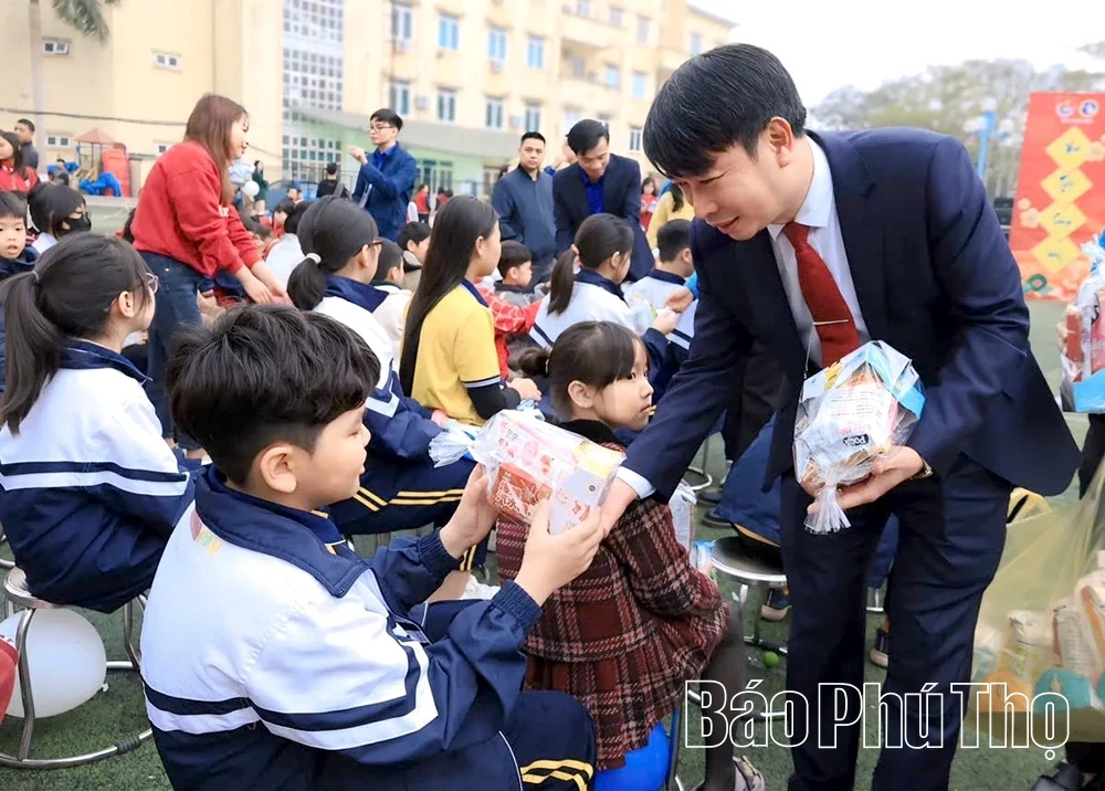 Ấm l&ograve;ng người lao động