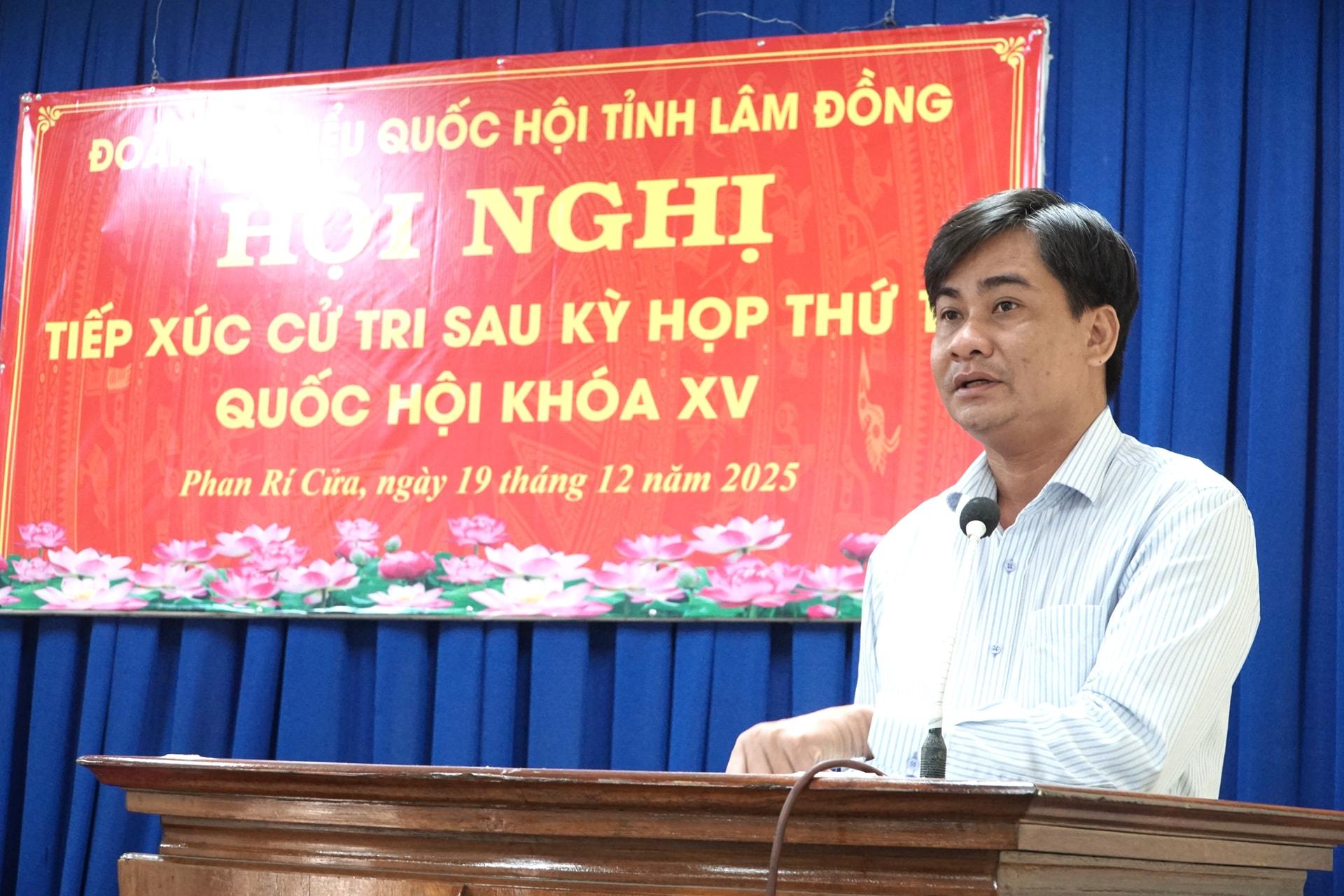 Lãnh đạo Sở Nội vụ tỉnh Lâm Đồng thông tin về chế độ, chính sách cho cán bộ cơ sở