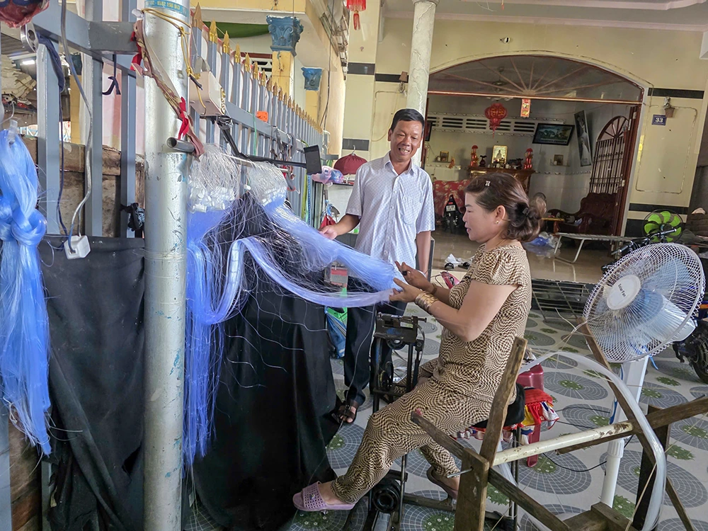 Học Bác, nói đi đôi với làm