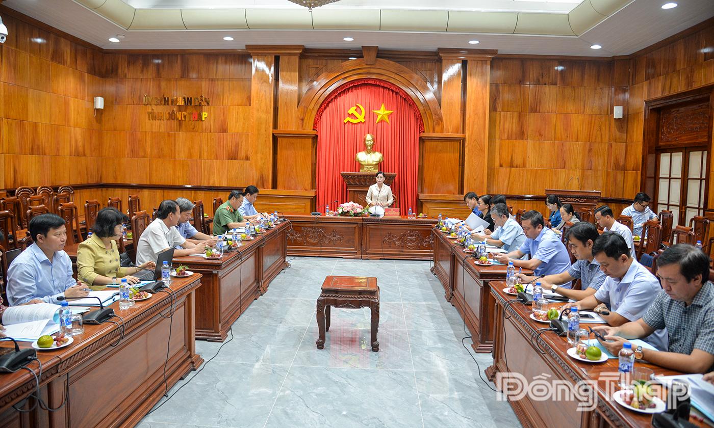 Quang cảnh phiên họp lần thứ nhất của Ủy ban bầu cử tỉnh Đồng Tháp.