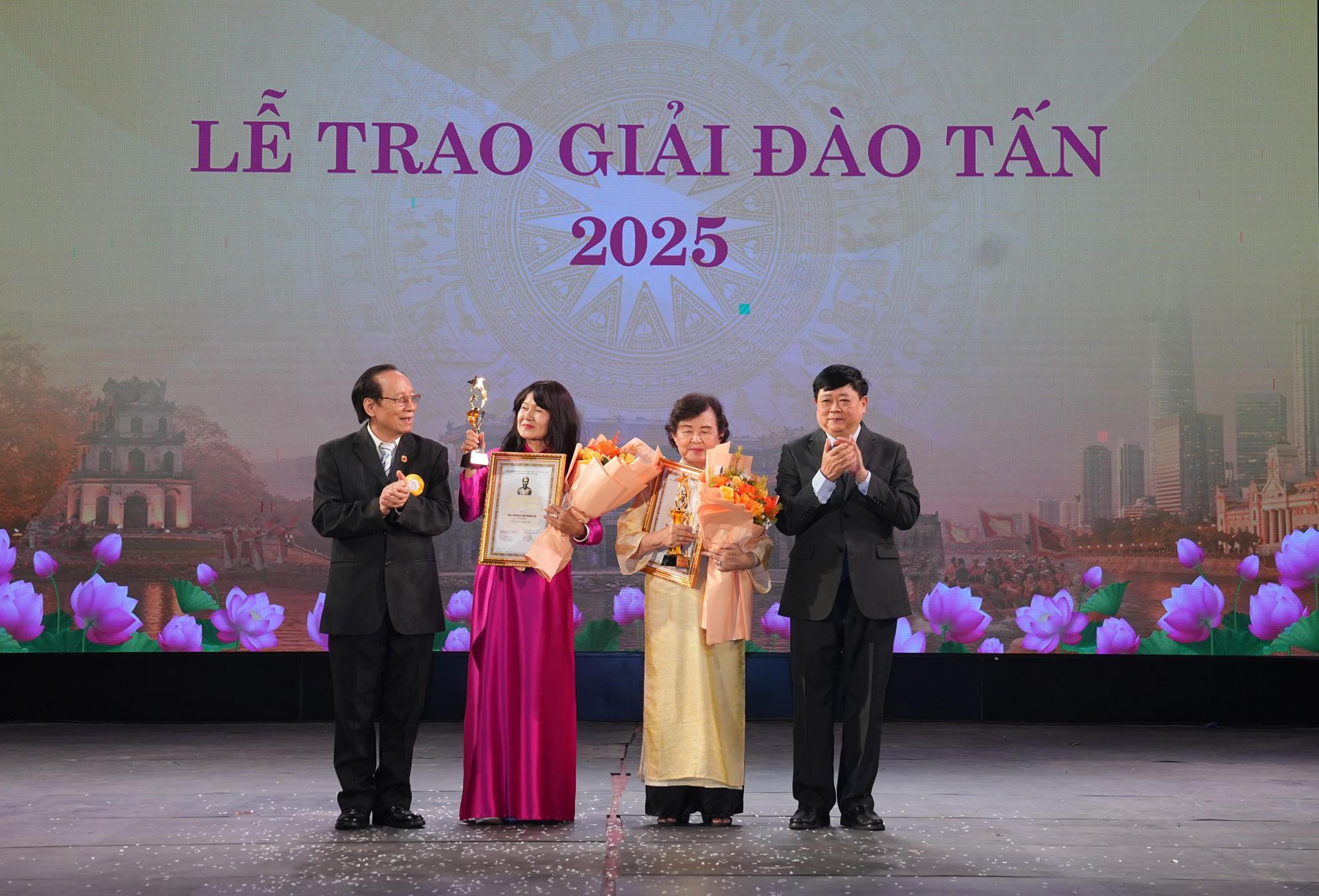 25 năm vì sự nghiệp bảo tồn và phát huy văn hóa dân tộc - Ảnh 3. 25 năm vì sự nghiệp bảo tồn và phát huy văn hóa dân tộc - Ảnh 3.