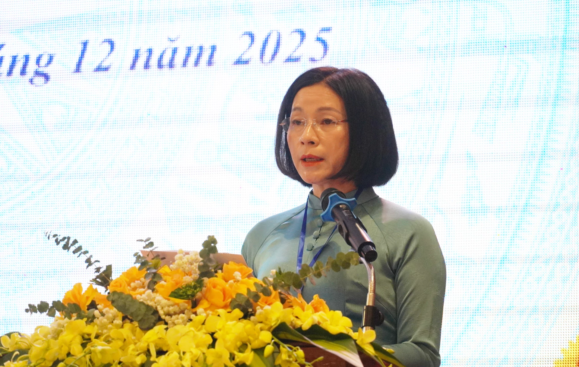 B&agrave; Nguyễn Thị L&ecirc; Na,&nbsp; Chủ tịch Hội VHNT tỉnh Quảng Trị, nhiệm kỳ 2025-2030 ph&aacute;t biểu nhận nhiệm vụ - Ảnh: X.P