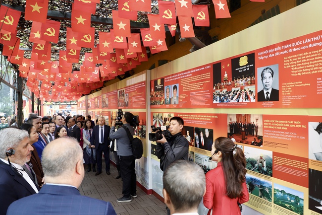 Đặc sắc kh&ocirc;ng gian triển l&atilde;m ch&agrave;o mừng Đại hội đại biểu to&agrave;n quốc lần thứ XIV của Đảng v&agrave; 76 năm quan hệ Việt Nam &ndash; Li&ecirc;n bang Nga  - Ảnh 7.