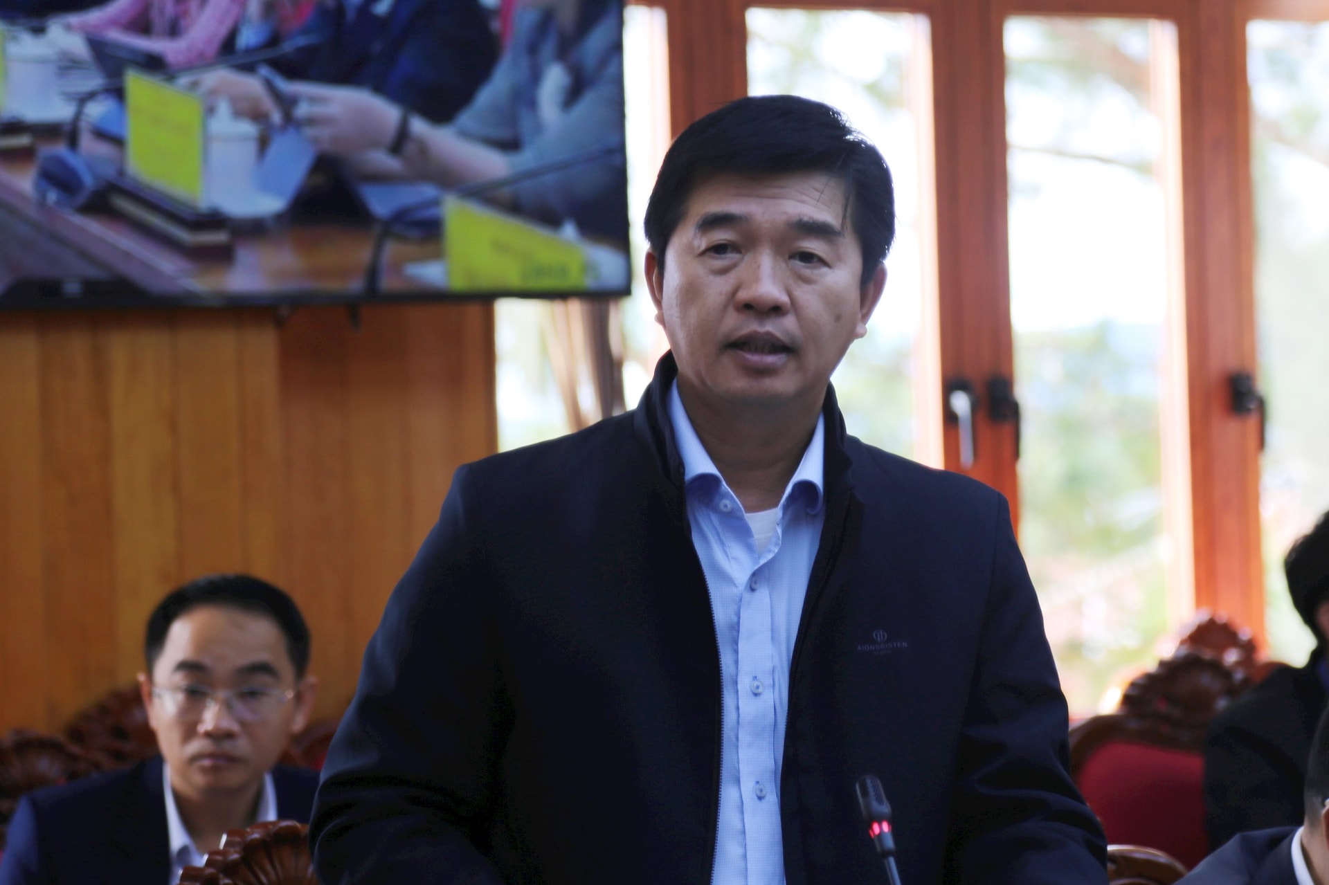 Giám đốc Sở Nông nghiệp và Môi trường Phan Nguyễn Hoàng Tân báo cáo sơ bộ thiệt hại do thiên tai