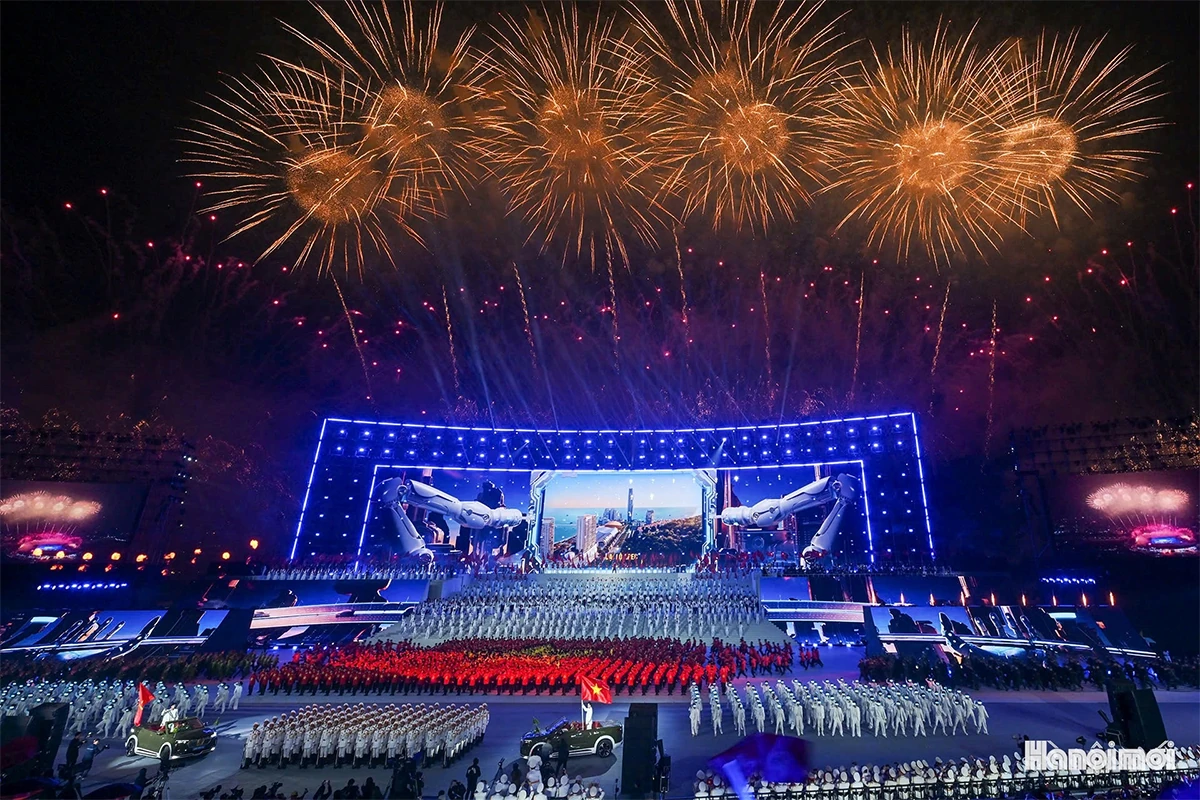 M&atilde;n nh&atilde;n m&agrave;n ph&aacute;o hoa đặc biệt ch&agrave;o mừng th&agrave;nh c&ocirc;ng Đại hội XIV của Đảng