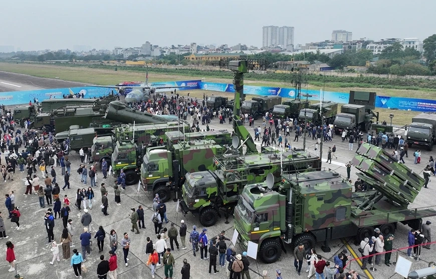 Niềm tin vững, kh&aacute;t vọng lớn - B&agrave;i 5: C&ocirc;ng t&aacute;c quốc ph&ograve;ng, an ninh đạt nhiều th&agrave;nh tựu nổi bật