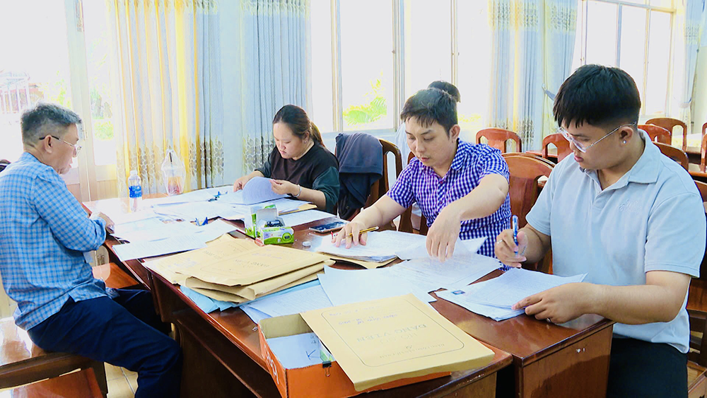 Đảng ủy phường Cái Răng đẩy nhanh số hóa hồ sơ đảng viên