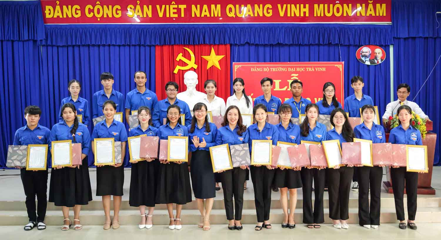 Trong nhiệm kỳ qua, Trường ĐH Trà Vinh kết nạp 275 đảng viên, đạt 137,5% chỉ tiêu.