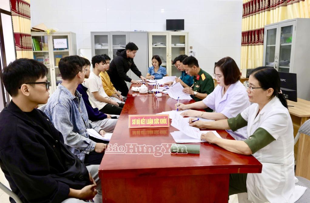 Hội đồng NVQS xã Tân Hưng kết luận kết quả sơ tuyển sức khỏe NVQS năm 2026.