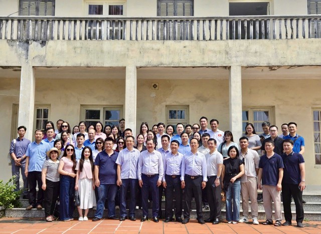 Lan tỏa tinh thần ‘tự soi, tự sửa’, sống giản dị trong đội ngũ cán bộ, đảng viên- Ảnh 1. Lan tỏa tinh thần ‘tự soi, tự sửa’, sống giản dị trong đội ngũ cán bộ, đảng viên- Ảnh 1.