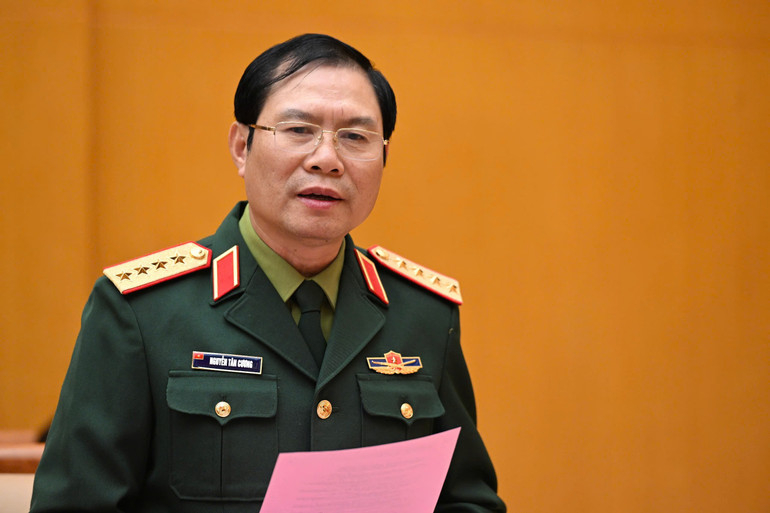 Đại tướng Nguyễn T&acirc;n Cương, Ủy vi&ecirc;n Trung ương Đảng, Ủy vi&ecirc;n Thường vụ Qu&acirc;n ủy Trung ương, Tổng Tham mưu trưởng Qu&acirc;n đội nh&acirc;n d&acirc;n Việt Nam, Thứ trưởng Quốc ph&ograve;ng.