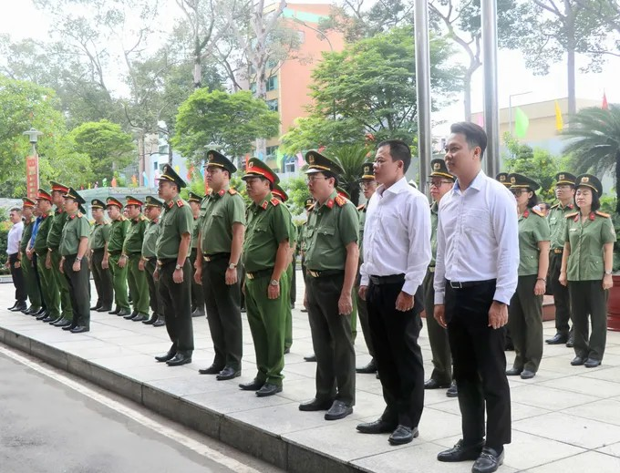 Đại biểu dự lễ khai mạc triển lãm