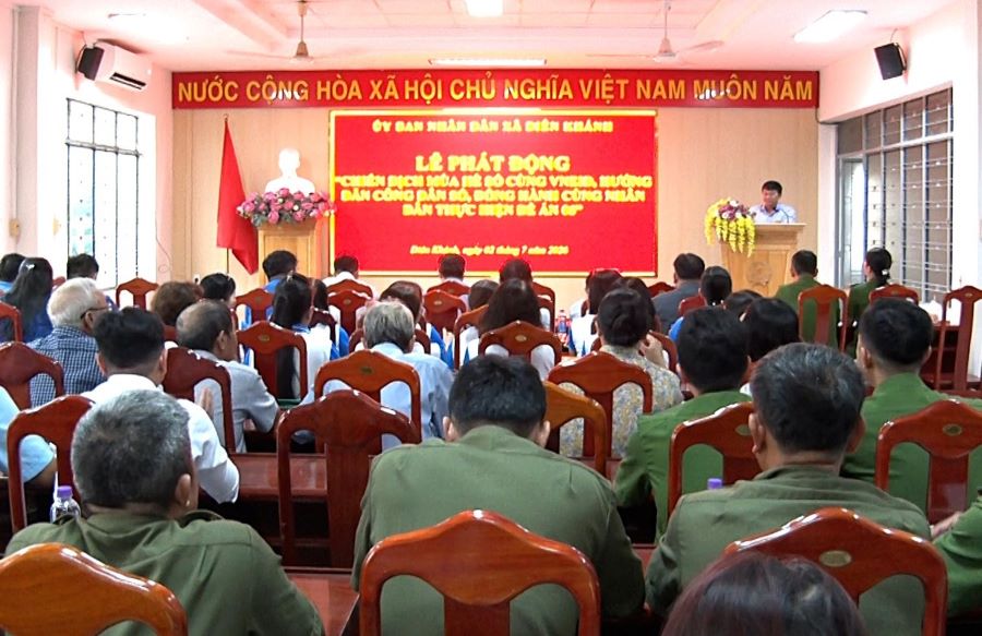 Quang cảnh lễ phát động.