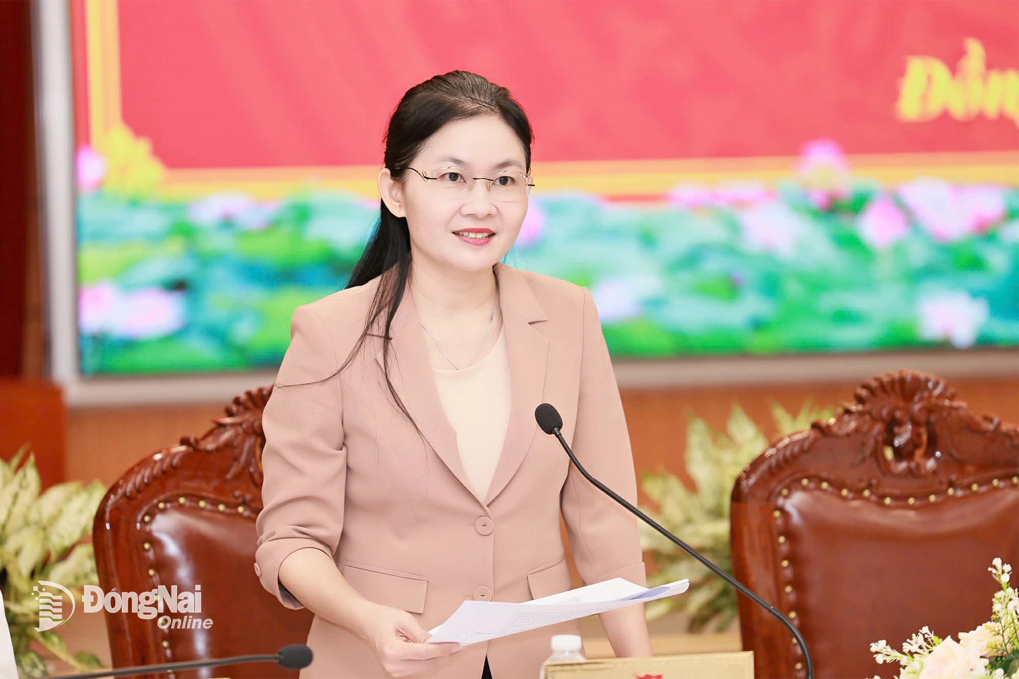 Đồng chí Tôn Ngọc Hạnh, Ủy viên dự khuyết Ban Chấp hành Trung ương Đảng, Phó Bí thư Thường trực Tỉnh ủy, Chủ tịch HĐND tỉnh Đồng Nai điều hành thảo luận tại hội nghị. Ảnh: Công Nghĩa