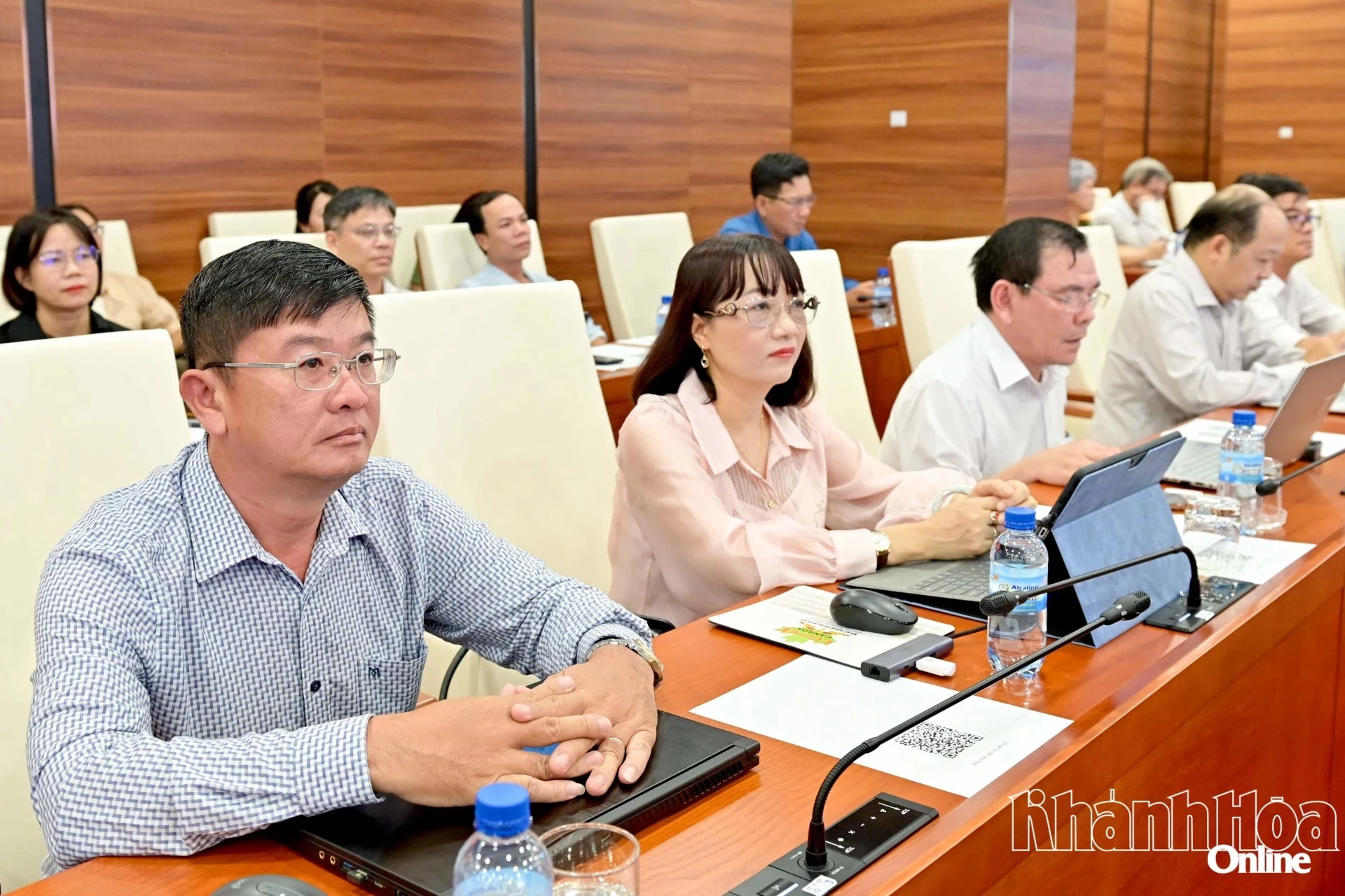 Các đại biểu tham dự hội nghị tại điểm cầu Tỉnh ủy Khánh Hòa.