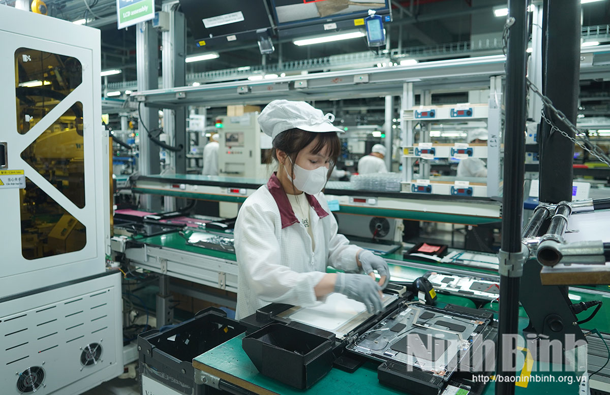 Sản xuất tại C&ocirc;ng ty TNHH Wistron Infocomm Việt Nam (KCN Đồng Văn III, tỉnh Ninh B&igrave;nh).