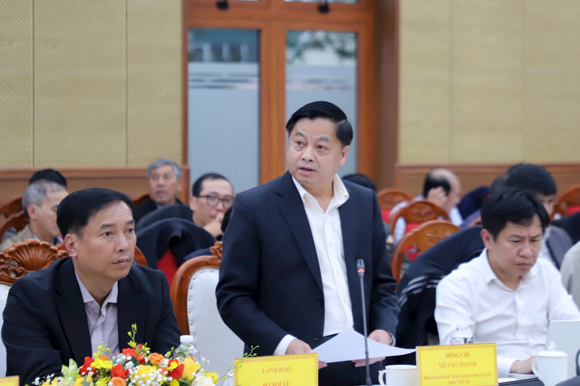 Phó Giám đốc Chi nhánh Ngân hàng nhà nước Khu vực 10 Võ Văn Thanh thông tin về chính sách hỗ trợ nông dân bị thiệt hại do mưa lũ