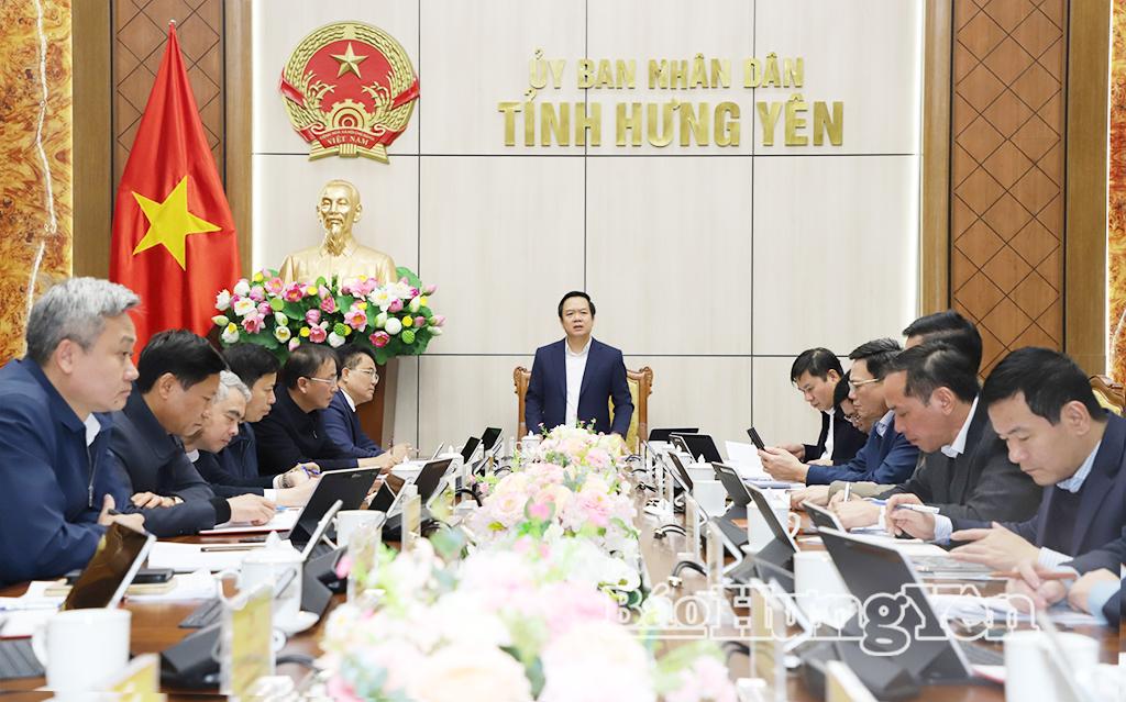 Đồng chí Phạm Quang Ngọc, Phó Bí thư Tỉnh ủy, Chủ tịch UBND tỉnh phát biểu tại cuộc họp.