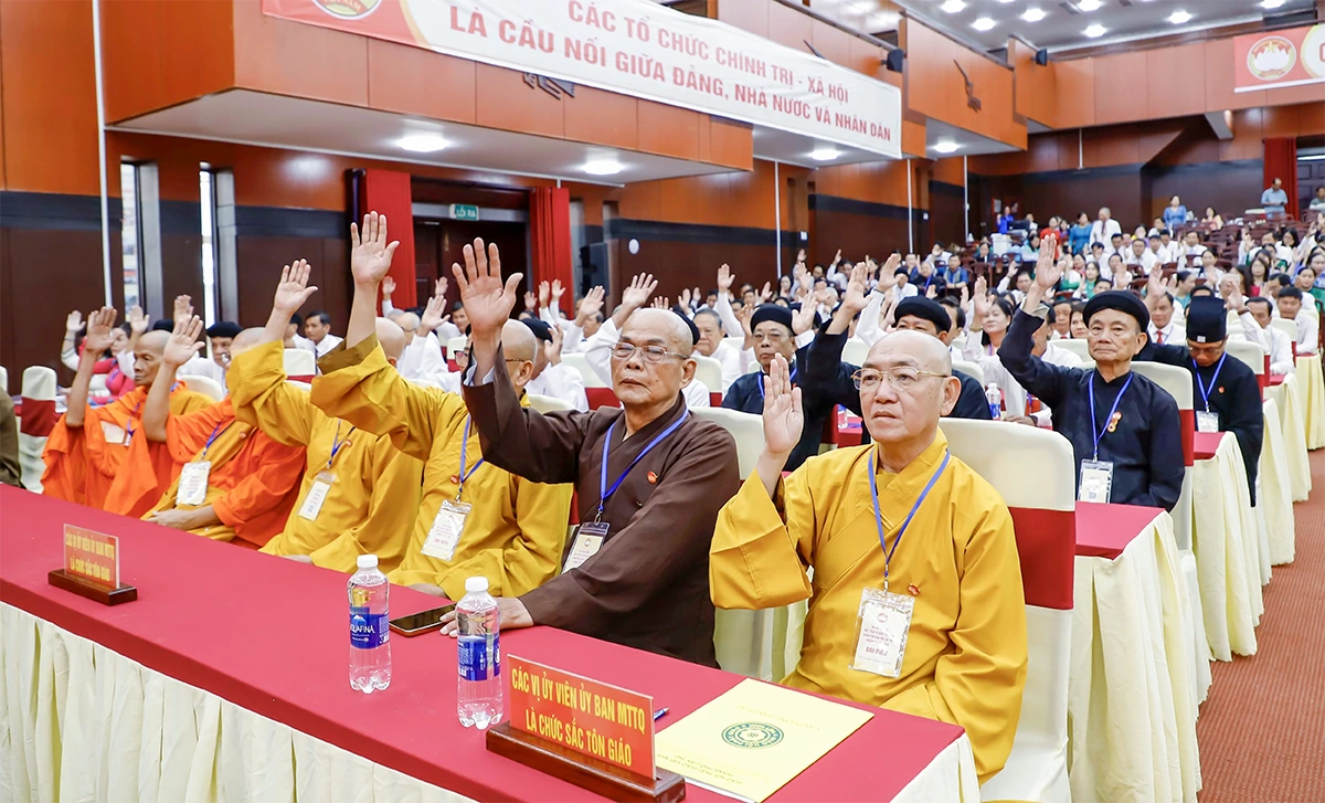 Phiên làm việc thứ nhất Đại hội đại biểu MTTQVN TP Cần Thơ nhiệm kỳ 2025-2030