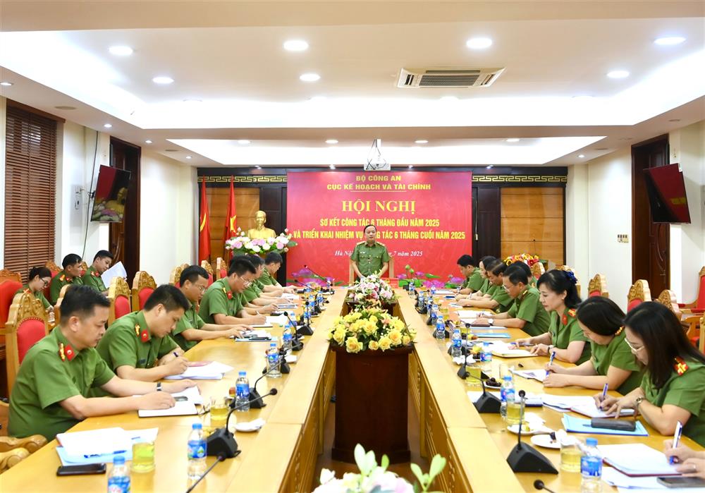 Thứ trưởng Đặng Hồng Đức đến dự và chỉ đạo Hội nghị.