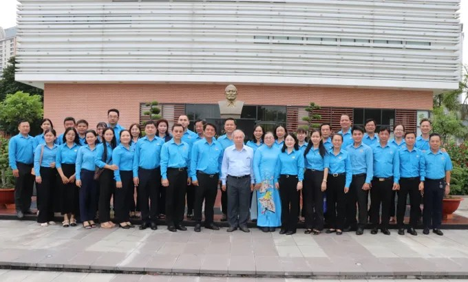 Đoàn cán bộ công đoàn tại Bảo tàng Tôn Đức Thắng