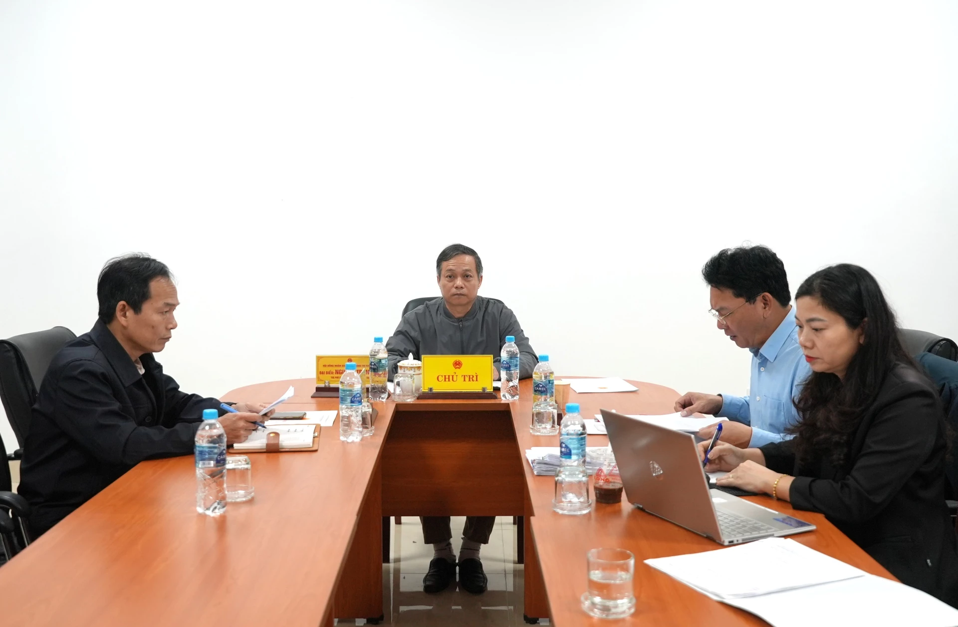 Đồng chí Nguyễn Trần Huy, Phó Chủ tịch HĐND tỉnh chủ trì phiên tiếp công dân - Ảnh: Trung Đức