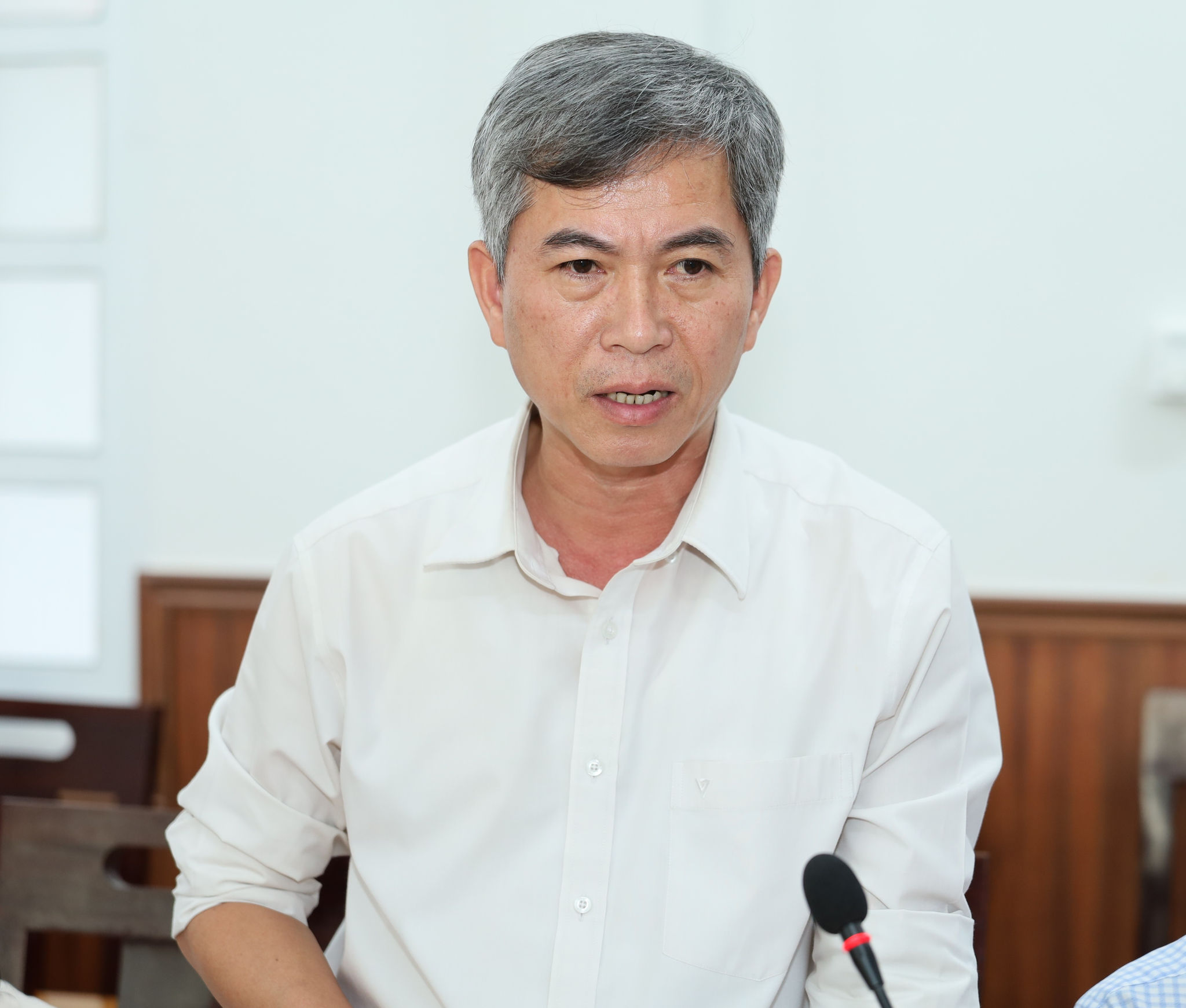 Phó Giám đốc Sở Dân tộc và Tôn giáo tỉnh Lâm Đồng Nguyễn Hoàng Đạo nêu ý kiến tại buổi làm việc