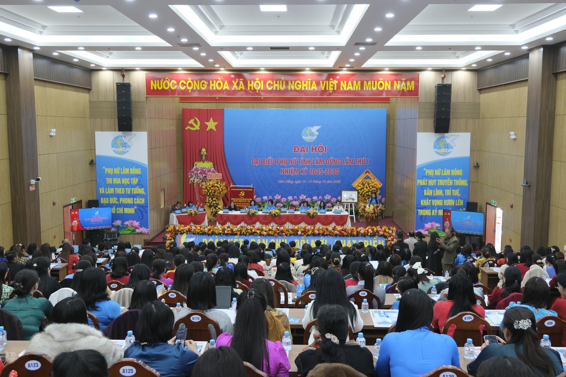 300 đại biểu đại diện cho hơn 540.000 hội viên phụ nữ trên toàn tỉnh về tham dự Đại hội