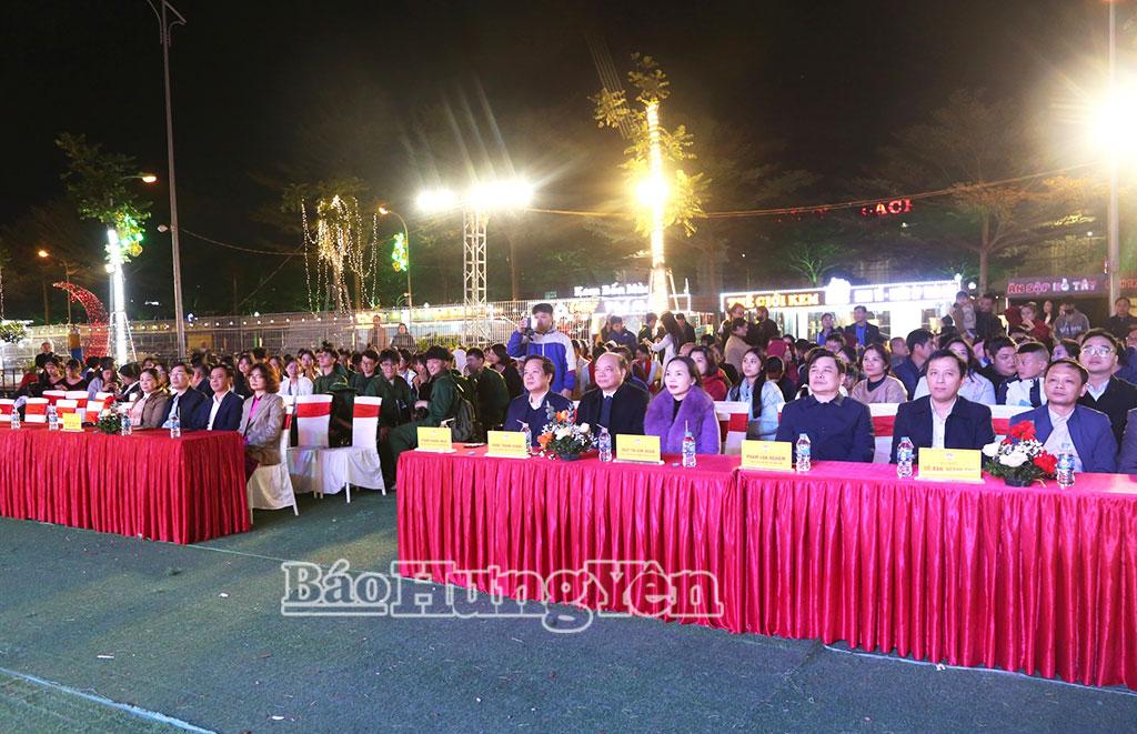 Các đại biểu dự chương trình liên hoan văn nghệ.