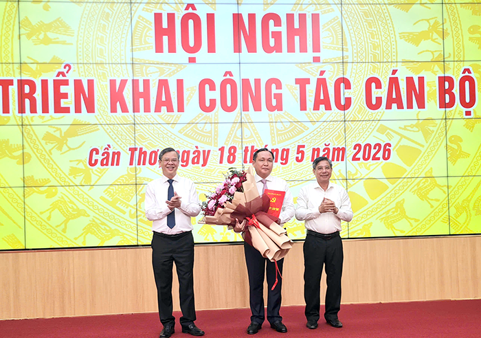 Công bố quyết định phê chuẩn kết quả bầu chức vụ Phó Chủ tịch UBND TP Cần Thơ