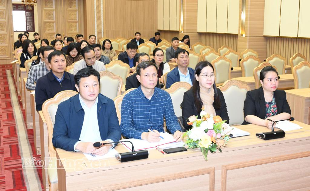 Các đại biểu dự tập huấn tại điểm cầu trụ sở Tỉnh ủy.