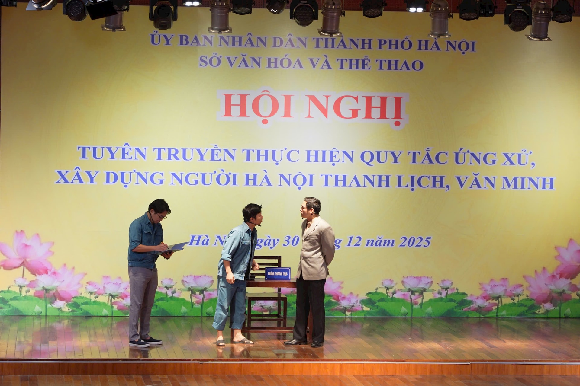 Đổi mới tuy&ecirc;n truyền Quy tắc ứng xử, x&acirc;y dựng Người H&agrave; Nội thanh lịch, văn minh - Ảnh 1.